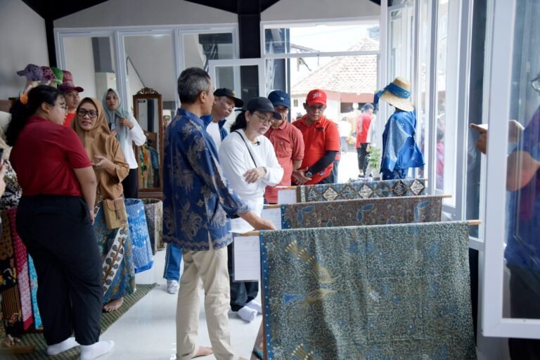 Perkuat Wisata Kampung Batik Rejomulyo, Wali kota Agustina Hadirkan Workshop Kampung Batik