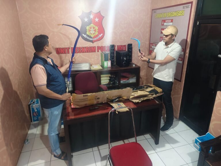 Polsek Jati Amankan Paket Celurit Sepanjang 1,5 Meter, Dipesan Pelajar SMP