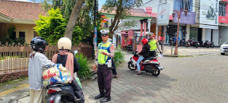 Warga Keluhkan Pelanggaran Lawan Arus di Jalan Monginsidi, Satlantas  Salatiga Lakukan Penindakan
