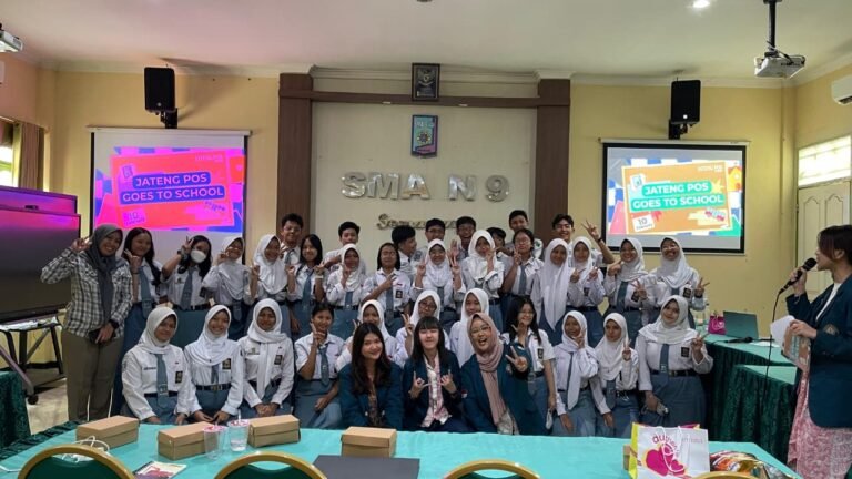 Perkenalkan Prinsip Jurnalistik, “Jateng Pos Goes to School” Sambangi SMA Negeri 9 Semarang
