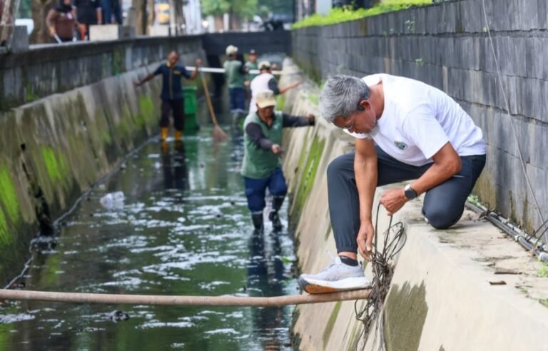 Melalui Gerakan Resik-Resik Kantor, Program Gerakan Jawa Tengah ASRI Terus Berlanjut