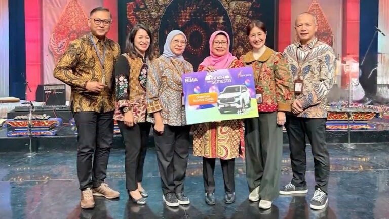 Setia 25 Tahun, Nasabah Bank Jateng Raih Innova Hybrid