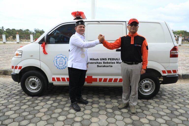 UNS Peduli Hibahkan Ambulans untuk Pemulihan Kesehatan di Aceh Utara