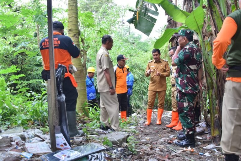 Cegah Banjir, Sukoharjo dan Klaten Kolaborasi Bersihkan Sungai Brambang