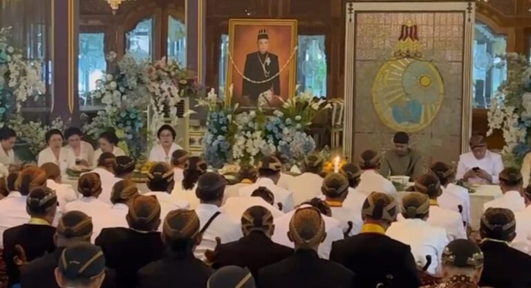 LDA Keraton Solo Peringati 100 Hari Wafatnya PB XIII