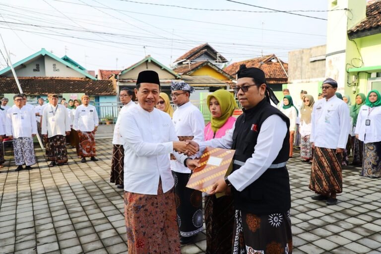 Respon Cepat Bencana, Sam’ani Beri Penghargaan Nakes