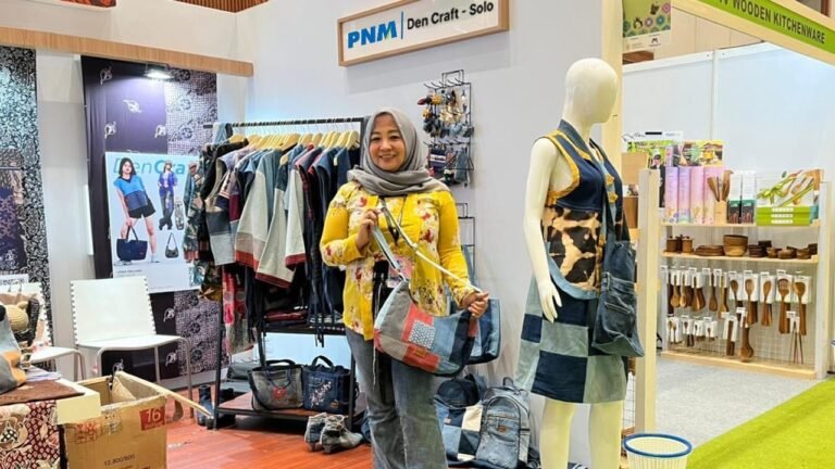 Kisah Inspiratif Ubah Jeans Bekas jadi Tas Cantik Tembus Inacraft 2026