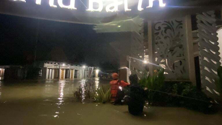 Pemkot Semarang Langsung Turun Tangan Membantu Korban Banjir di Tembalang