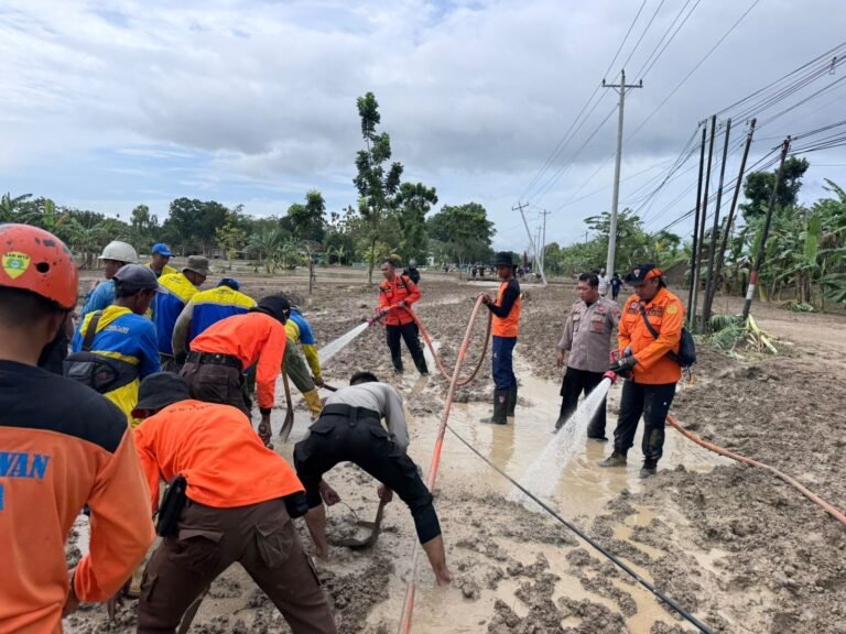 Akses Jalan Semarang – Purwodadi Terputus,  Polres Grobogan Siapkan Jalur Alternatif  ​