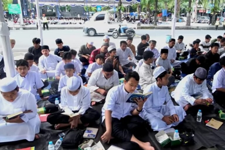 Ribuan Peserta Ikuti Khataman Bersama DMI Karanganyar