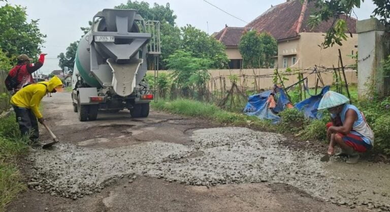 Swadaya Pengusaha Muda, Jalan Rusak di Desa Ngawen Mulai Tertangani