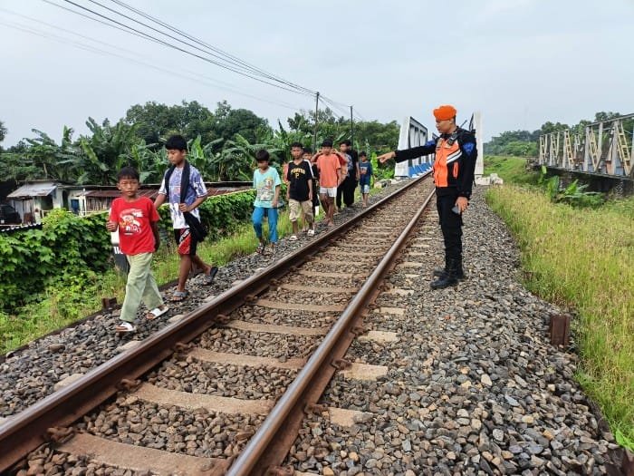 KAI Daop 4 Larang Ngabuburit di Jalur KA