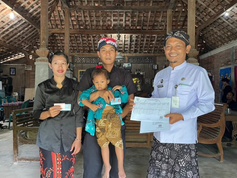 Dukcapil Kudus Jemput Bola Perekaman E-KTP Sedulur Sikep