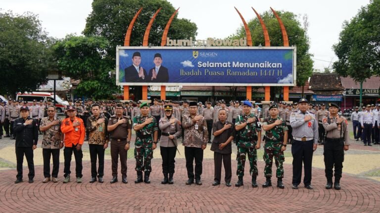 Pimpin Apel Siaga Kamtibmas Libatkan TNI-Polri dan 17 Perguruan Silat, Kapolres Sragen Pastikan Ibadah Ramadan Kondusif