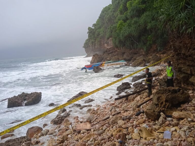 Pencarian Nelayan Hilang di Paranggupito Berlanjut