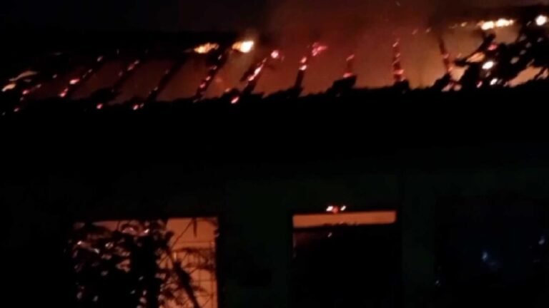 Gedung SDN 03 Kutoharjo Terbakar