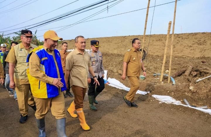 Dikebut Siang Malam, Tanggul Tuntang yang Jebol Sudah Ditutup dan Jalan Semarang-Godong Ditarget Pulih H-7 Lebaran