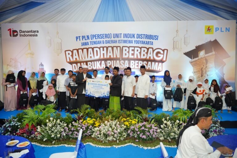 PLN UID Jawa Tengah dan DIY Santuni 100 Anak Yatim di Semarang