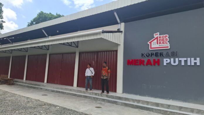 BANGUNAN : Bangunan KDKMP di Desa Getaspejatan, Kecamatan Jati, Kudus. FOTO: BURHANUDDIN FIRDAUS/JATENG POS